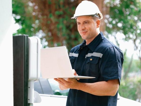 Najlepsze praktyki modernizacji instalacji elektrycznych w firmach – bezpieczeństwo i oszczędności